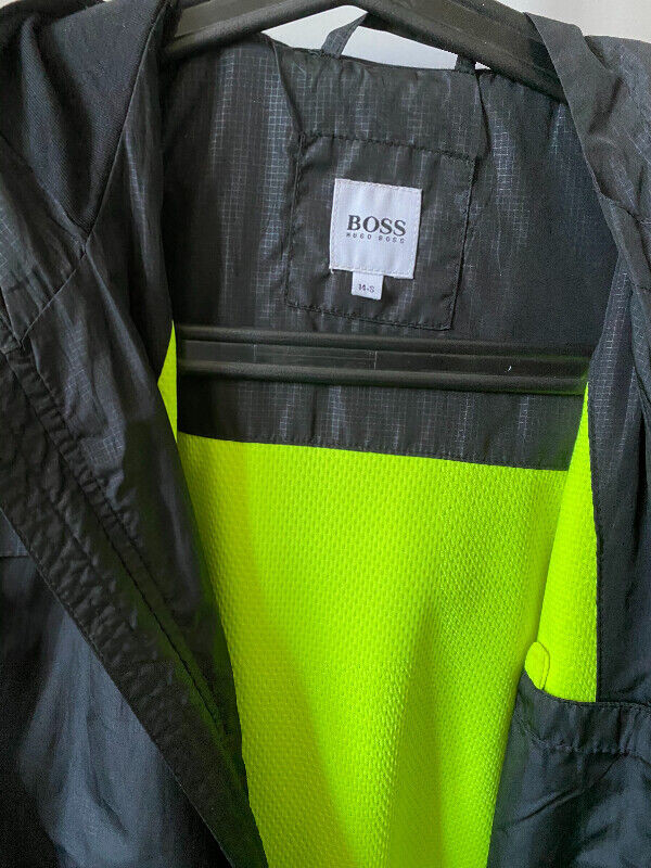 Hugo Boss windbreaker jacket - size 14 boys in Kids & Youth in Mississauga / Peel Region - Image 3