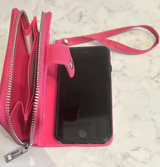 Apple iPhone SE case cover with wallet  in Cell Phone Accessories in Oakville / Halton Region - Image 3