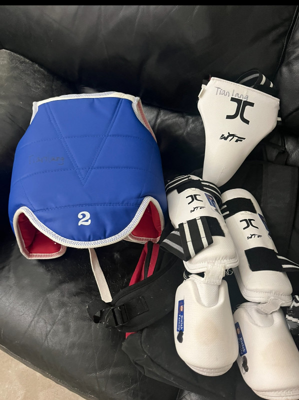 Sparring equipment tae kwon do size small in Other in City of Toronto