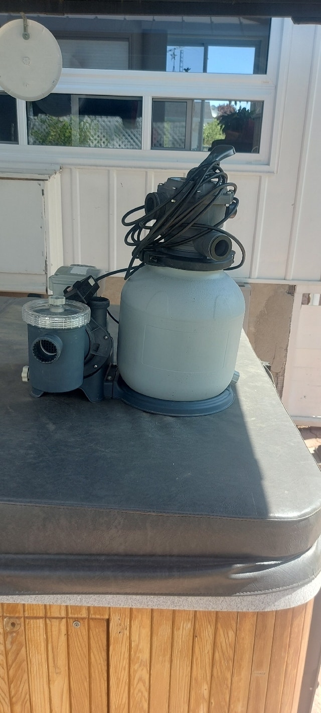 Intex sand filter and pump Hot Tubs & Pools Cornwall Kijiji
