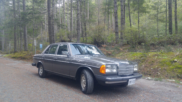 1982 Mercedes-Benz 300D Turbo Diesel in Classic Cars in Victoria - Image 3