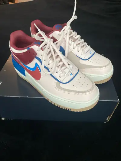 Woman’s AF1 Shadow Nike 7.5, View more