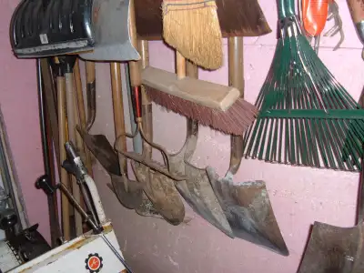 pelle a neige pelle a ciment pelle ronde gratte a neige métal aluminium et plastique balaie a feuill...