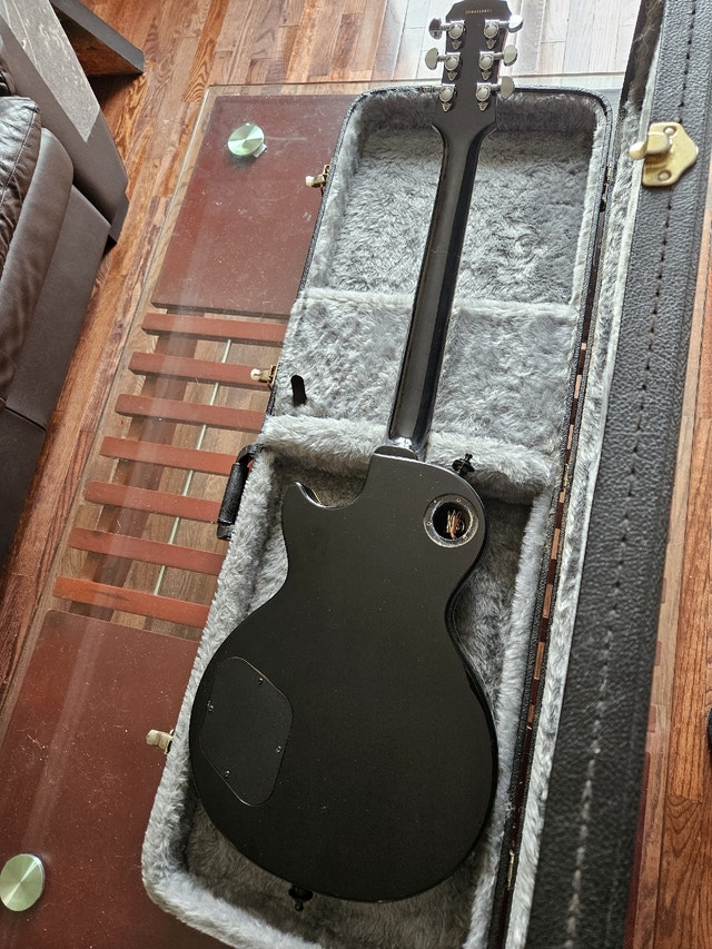 Les Paul Guitar in need of some TLC Guitars Napanee Kijiji