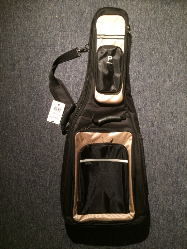 Profile padded deluxe guitar gig bag in Guitars in Dartmouth