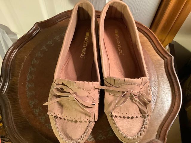 Vintage Women’s Leather Impromptu Moccasins in Women's - Shoes in Belleville