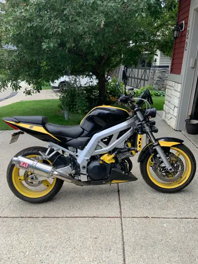 This bike have been well looked after, garaged, it is a nice ride, all the aspects of a sport bike b...