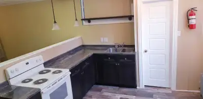PLEASE READ ENTIRE AD. 1-bedroom apartment upstairs in quiet building, downtown Truro. Kitchen, one...