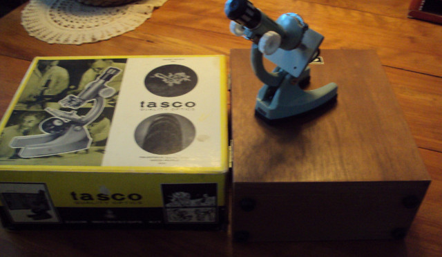 Tasco Microscope Vintage dans Art et objets de collection  à Laval/Rive Nord - Image 4