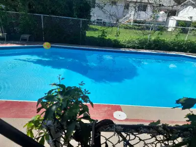 Demi sous sol, lumineux très propre entrée laveuse sécheuse, possibilités accès piscine, stationneme...