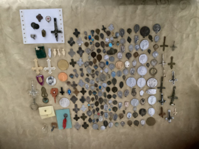 Médailles religieuses dans Art et objets de collection  à Ville de Québec - Image 3