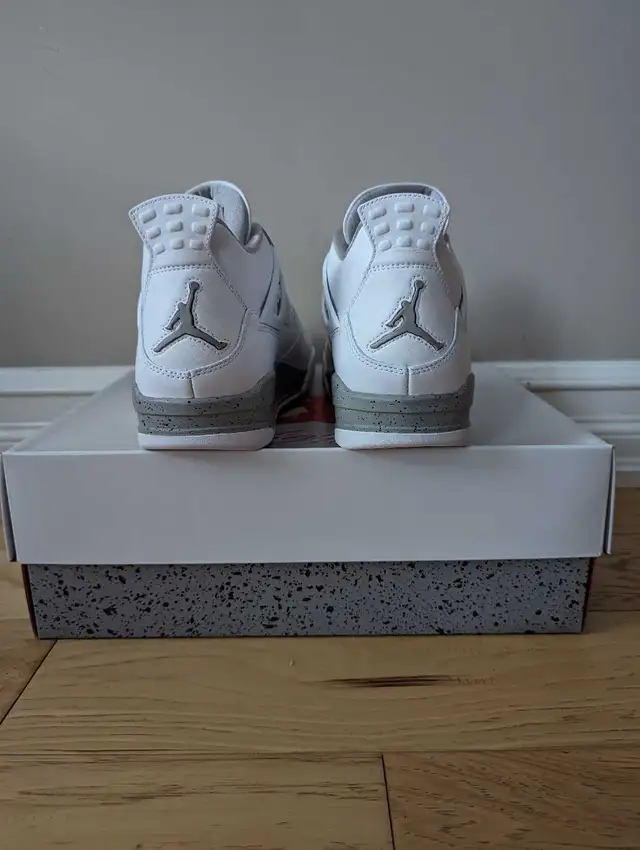 Jordan 4 White Oreo 2021 size 9.5 in Men's Shoes in Mississauga / Peel Region - Image 5