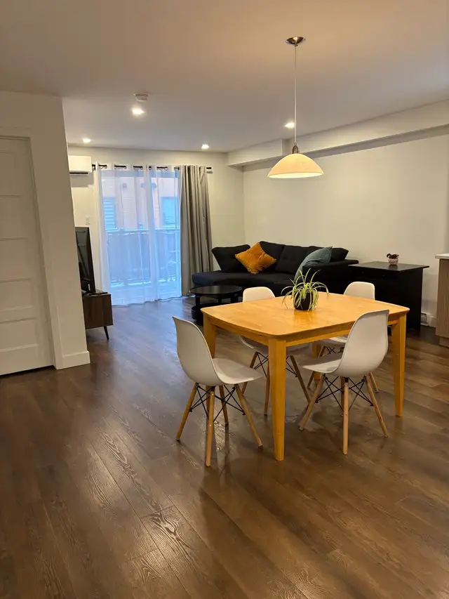 Beau et grand 3 1/2 avec Garage
