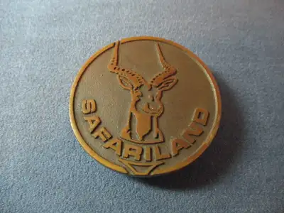 In good condition showing only normal signs of wear, this is a vintage brass belt buckle featuring t...