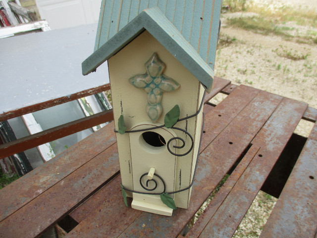 DECORATIVE ALL WOOD METAL VINE CHURCH BIRDHOUSE $20 in Arts & Collectibles in Winnipeg - Image 2