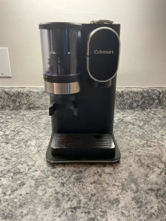 Single-Serve Coffee Maker with Built-in Grinder (Grind & Brew)