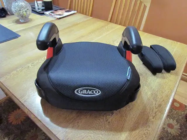 Child car booster seat in Strollers, Carriers & Car Seats in Kitchener / Waterloo - Image 3