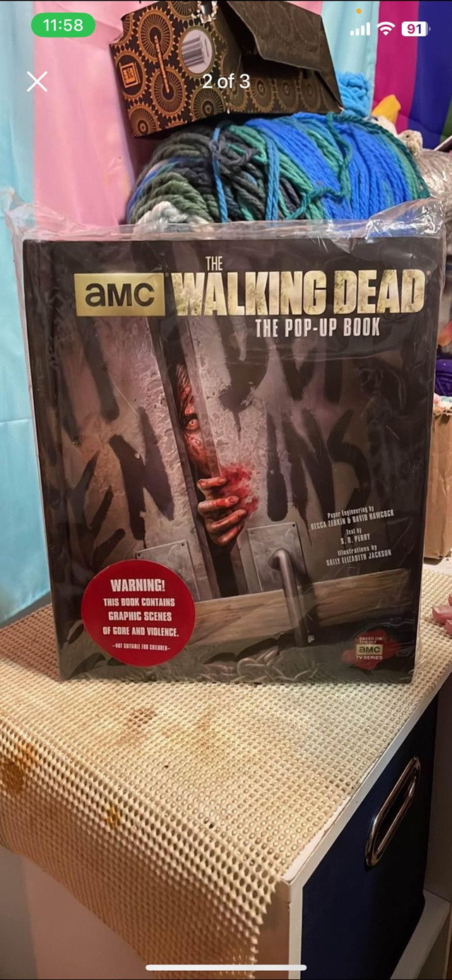 Walking dead book in Other in Napanee - Image 2