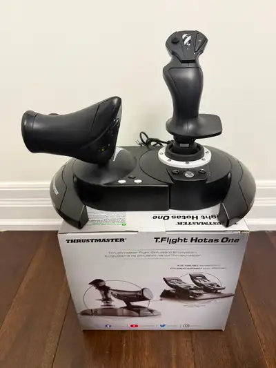Flight stick and throttle in good condition. Compatible with games like Microsoft flight simulator,...