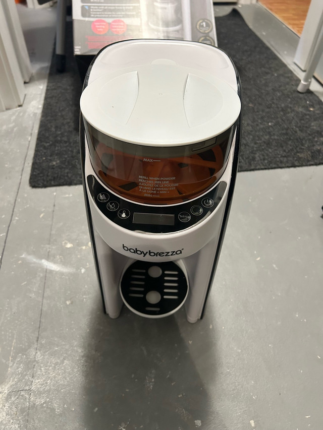 baby Brezza formula mixer in Feeding & High Chairs in St. Albert