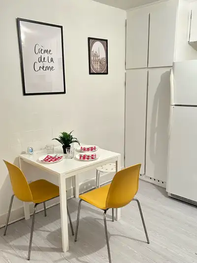 finished room for rent / chambre meublée à louer