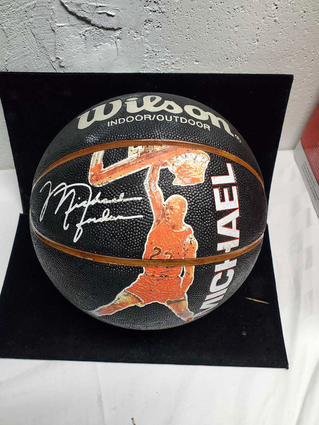 Vintage Michael Jordan basketball  in Arts & Collectibles in St. Catharines