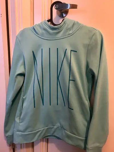 Nike Girls Therma-FIT Hoodie – Size L, View more