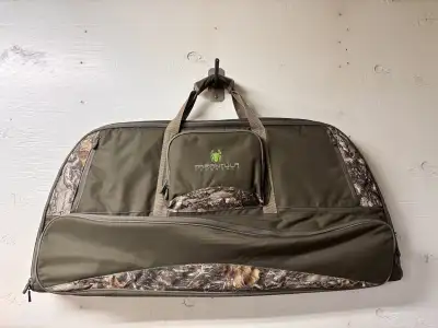 Tarantula Archery Single Deluxe Soft Bow Case, in brand new condition.