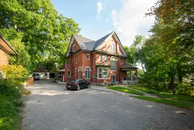 Spacious 2 bedroom plus den, located in Downtown Guelph. This unit is on the top floor of a beautifu...