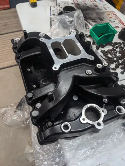 Brand new mid rise speedmaster intake manifold. Located in Elora