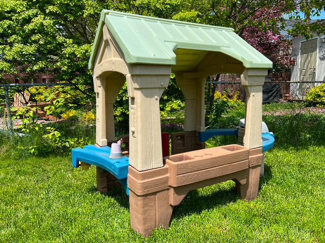 Step2 Great Outdoors Playhouse House in Toys & Games in City of Toronto - Image 4