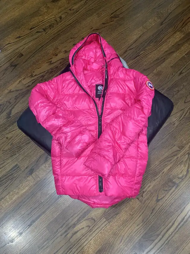 New Canada Goose Youth Cypress Hoody Summit Pink Large (14-16) in Kids & Youth in City of Toronto - Image 2