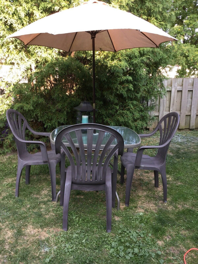 Patio Set (4 chairs/new Table) in Patio & Garden Furniture in London - Image 4