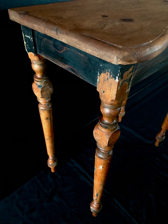 Petite table ancienne en bois Vintage dans Art et objets de collection  à Longueuil/Rive Sud - Image 3