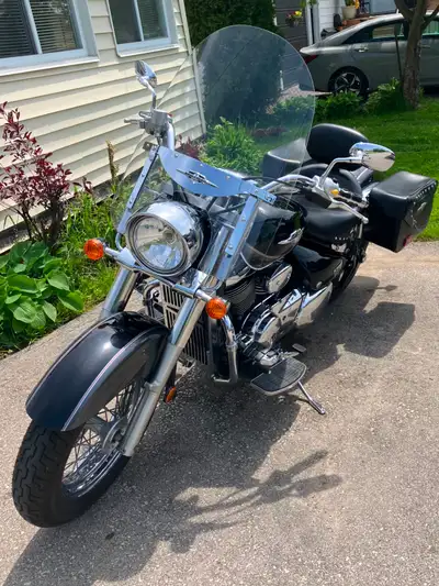 2009 Suzuki Boulevard C50T, 15452 Km's, excellent condition. Comes with 3 Piece Mustang Seat and Har...