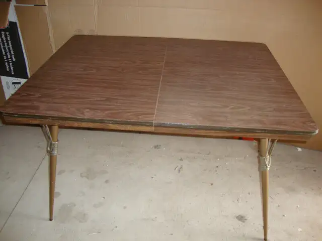 Vintage Arborite Kitchen Table with Extension Leaf in Dining Tables & Sets in St. Catharines - Image 2