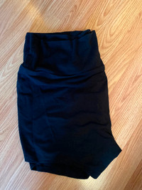 Maternity shorts -L NEW $5