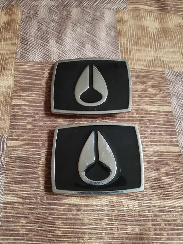 NIXON BELT BUCKLES