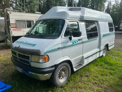 1996 DODGE Leisure travel campervan, well taken care of, body has some minor damage on side, engine...