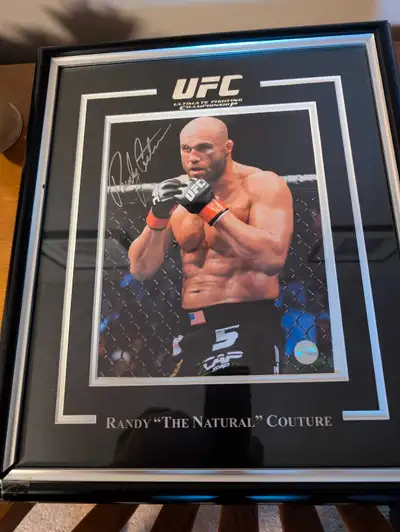 UFC Randy Couture, (Captain America) signed verified photo and framed