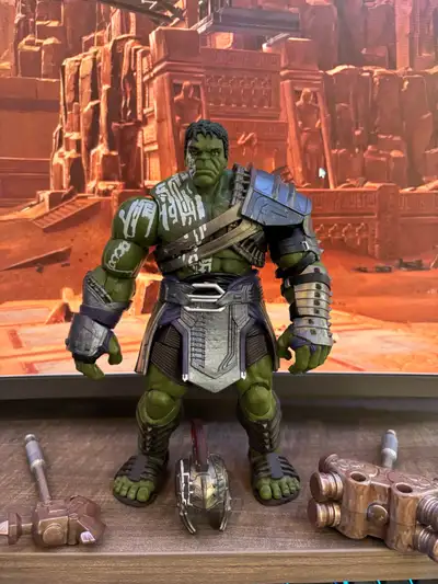 Marvel legends Gladiator Hulk BAF. Mint, loose, complete. Displayed only. $60 Thanks for looking!