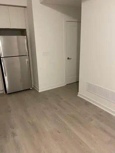 Private room available for working person on 3rd floor in townhome, sharing washroom and kitchen.