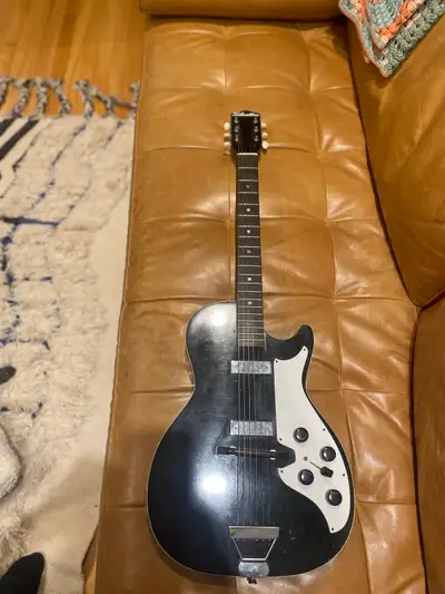 Silvertone 1420 60’s vintage guitare good conditions , View more