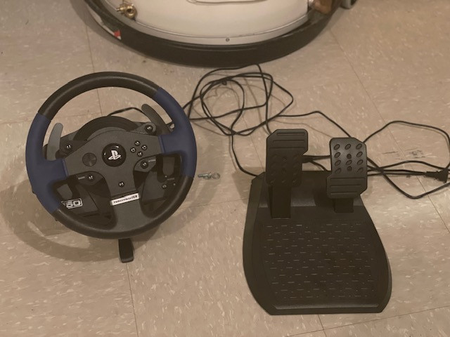 Thrustmaster T150 Racing Wheel and Pedals in Sony Playstation 4 in Fredericton - Image 2
