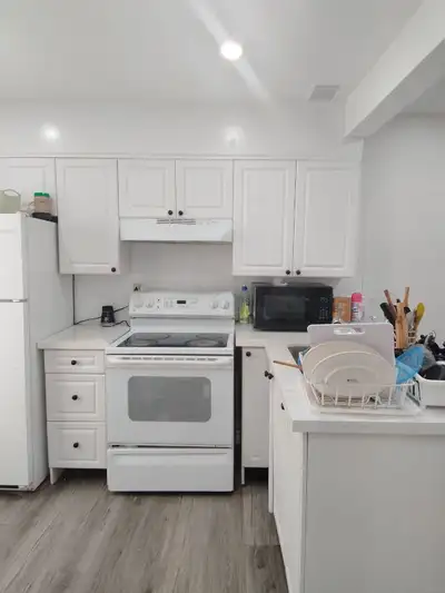 One Room Available in 3-Bedroom Apartment – Prime Location