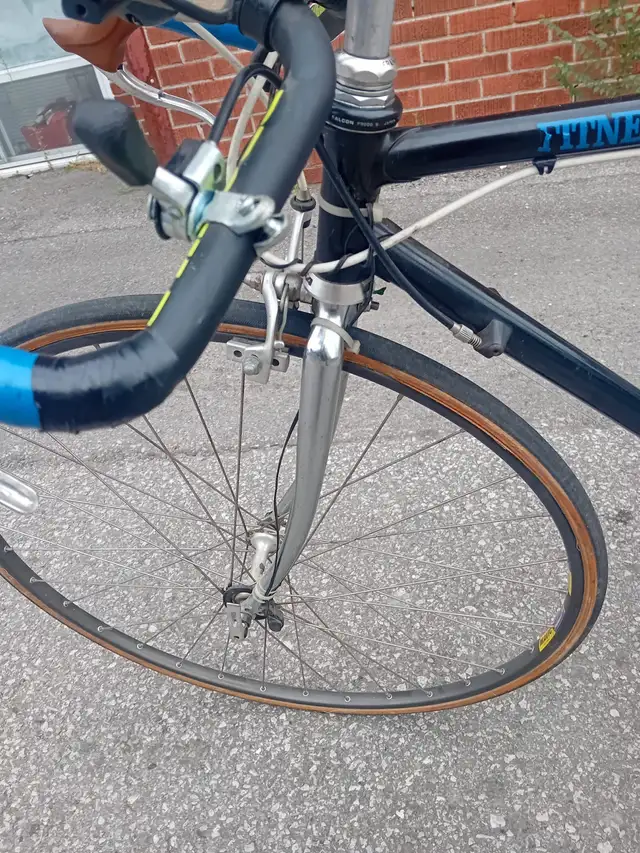  racing bike in Road in City of Toronto - Image 4