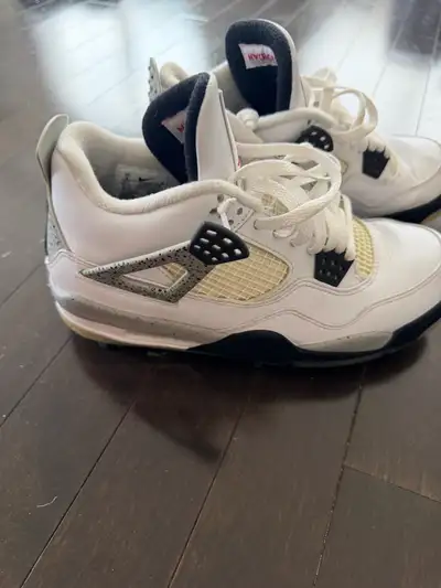 Worn 2-3 times while golfing or at the range - have been sitting in the closet for a few years. Size...