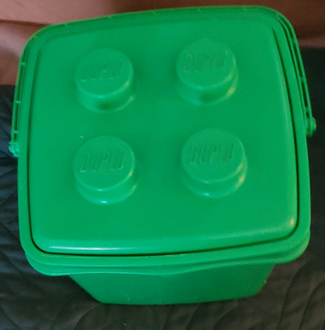 Lego Duplo bucket filled with building blocks  dans Jouets et jeux  à London - Image 4