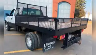 2006 GMC SIERRA 3500 10F FLAT DECK (155Km) INSPECTED DUALLY RWD Inspected and ready for insurance 20...