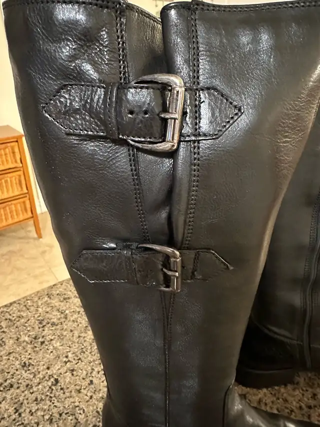 Ladies  Brand New Leather Boots Size 7.5 in Women's - Shoes in Bedford - Image 6